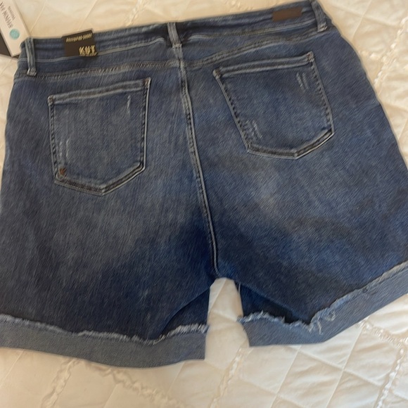 New with tags women’s Jean shorts size 20W from KUT - Picture 2 of 6